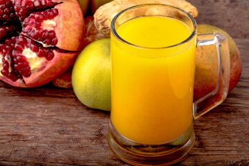 apple juice and fruits