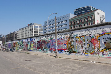 Berliner Mauer an der East-Side-Gallery in Berlin - obrazy, fototapety, plakaty
