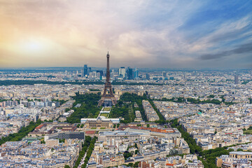 Obraz premium Aerial city view of Paris with the Eiffel Tower and La Defense