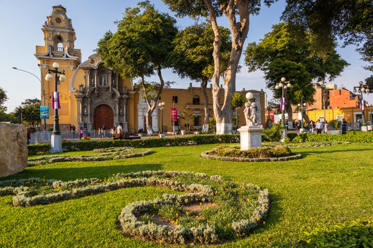 Sunny afternoon to enjoy a walk through the Barranco square district of the city of Lima in Peru.
