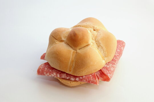 PANINO CON SALAME, SANDWICH WITH SALAMI	
