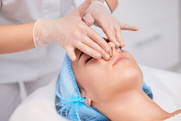 Obraz na płótnie Canvas woman receiving facial massage at spa salon