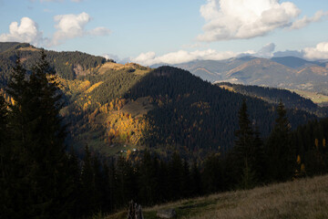Fototapeta na wymiar picturesque mountain scenery in autumn