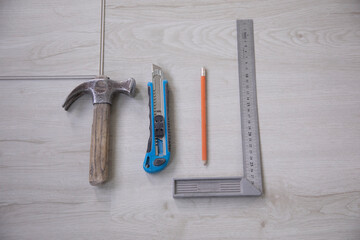 tools to laying laminatein home