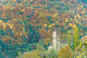Naklejka premium Spectacular view of the Ordesa Valley with the colors of autumn. Ordesa and Monte Perdido National Park in Huesca, Aragon, Spain