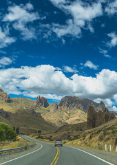 Carretera y montañas 