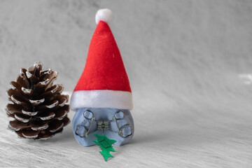 Zahnärztlicher Weihnachtshintergrund mit kieferorthopädischen Geräten und mit Platzhalter