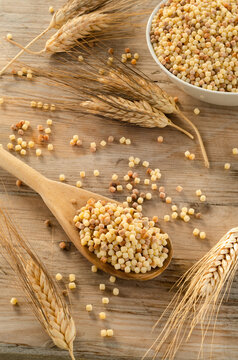 Fregula, tradizionale pasta della Sardegna a base di semola di grano duro, cibo italiano