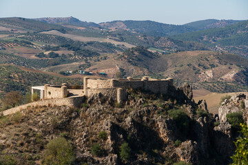 Mirador de Zahara de la Sierra met super uitzichten over de vallei en het dorp, Andalusia, Spain