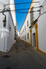Obraz premium The winding streets of white houses in the old historic center of Medina Sidonia are a pleasure to walk through