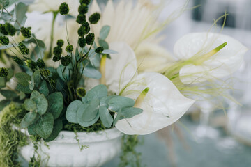 outdoor floral bouquet vase table reception blossom decoration 