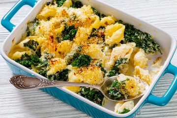 cheesy baked pasta with green leafy kale