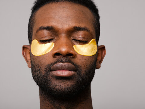 Man using beauty eye mask