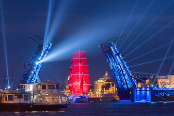 A ship with scarlet sails. Floats along the Neva River in the city of St. Petersburg. A celebration dedicated to school graduates. - 546716584