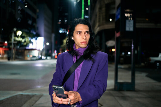 Latino using  phone