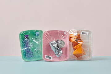 Various garbage in disposable containers.