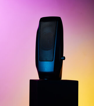 Speaker with Coloured Lighting 