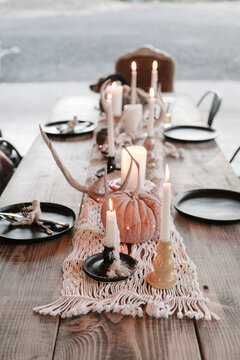 natural elements decorate festive fall table