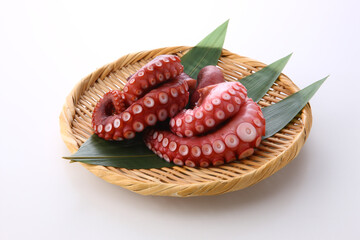 笊に盛った蒸しタコ © kimi