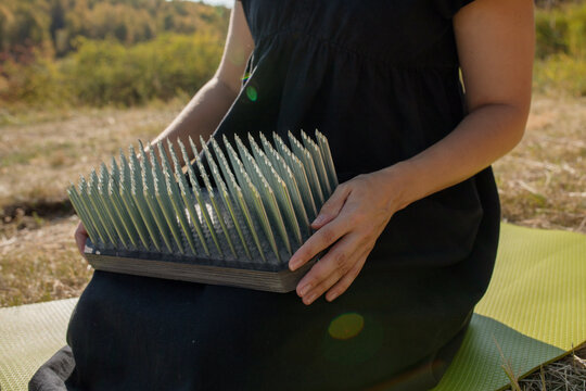 Holding sadhu nails board 