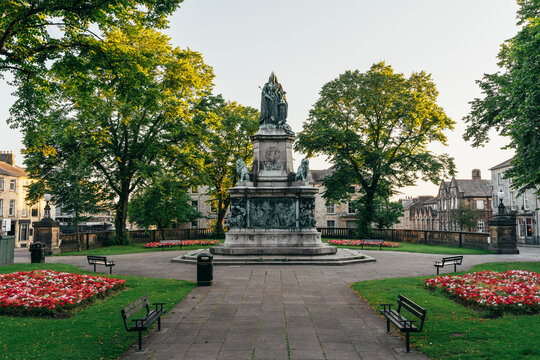 Statue of Queen Victoria in Dalton Square