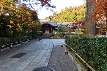 A Japanese temple in Kyoto : a view of  Jyojyu-in Subordinate Temple in the precincts of Kiyomizu-dera Temple in Kyoto City 日本の京都にある寺：京都市の清水寺境内にある塔頭成就院の風景