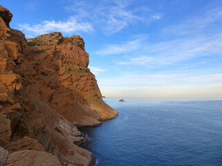 Vista al atardecer de los acantilados de Sierra Helada. Montañas. Alicante. Benidorm