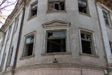 An old abandoned building with broken windows