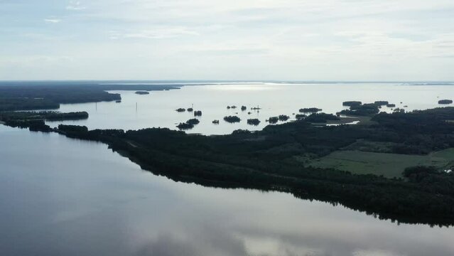 ch&acirc;teau au bord du lac Hj&auml;lmaren en Su&egrave;de pr&egrave;s d'&Ouml;rebro