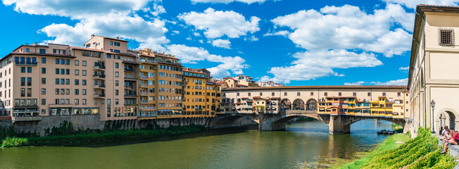Ponte Vecchio-brug over de rivier de Arno, Florence, Italië, Europa