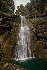 Fototapeta na wymiar Waterfall on a steep cliff