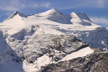 Piz Bellavista (3922m, Berninagruppe) im Fokus; gesehen von der Diavolezza im September 2022