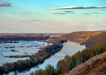 Obraz premium A wonderful view of the flood from the top point, showing the beauty of the flat terrain.