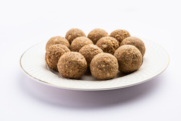 Til Gul laddoo, Sesame jaggery ball, til ke laddo or tilgul for Makar Sankranti Festival in India
