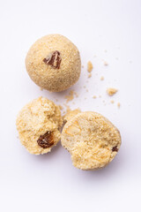 Rava Laddu or sooji ladoo is an Indian Sweet made with semolina, sugar, ghee, cashews and raisins