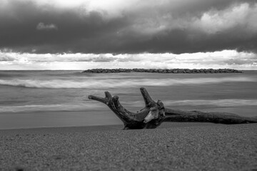 Fototapeta na wymiar storm on the beach