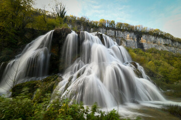 Fototapeta premium cascade des Tufs Beaume les messieurs