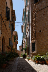 Fototapeta na wymiar old streets of historical city Fornalutx, Mallorca, Spain