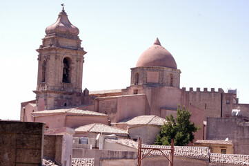 Fototapeta na wymiar Erice, scorcio e chiesa di San Cataldo