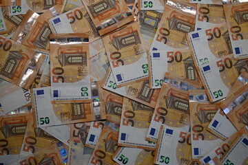 Fondo con detalle y textura de mutlitud de billetes de 50 euros