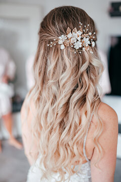 Brautfrisur mit blonden Haaren