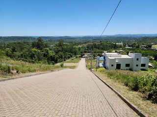 Rua pavimentada em Loteamento