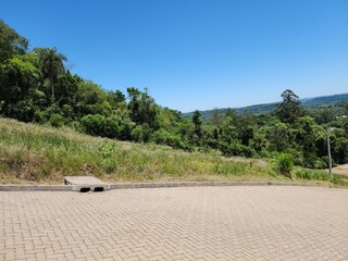 Terreno vazio em loteamento