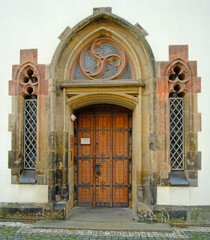 Seitliches Portal an der Thomaskirche Leipzig. Sachsen, Deutschland
 - obrazy, fototapety, plakaty