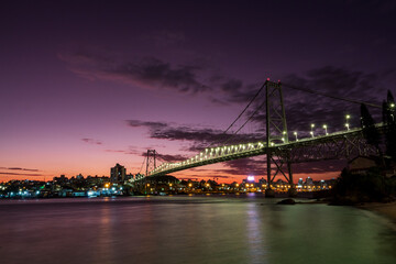 pôr-do-sol   na ponte Hercílio luz de Florianopolis Santa Catarina Brasil Florianópolis