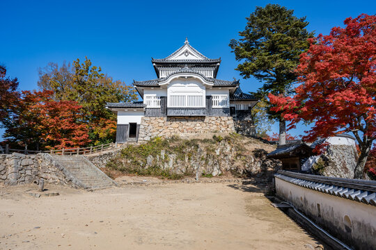 備中松山城」の写真素材 | 934件の無料イラスト画像 | Adobe Stock