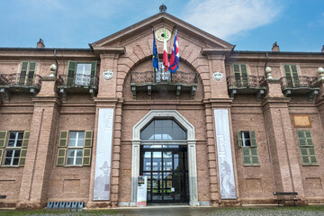 Fototapeta na wymiar The beautiful facade of the Castle of the Mandria in Venaria Reale