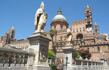 Fototapeta na wymiar cathedral of sestieri country