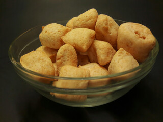 Tofu crispy in a glass bowl with black background