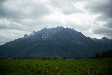 Fototapeta na wymiar Alpi con cielo nuvoloso, Trentino Alto Adige, Italia